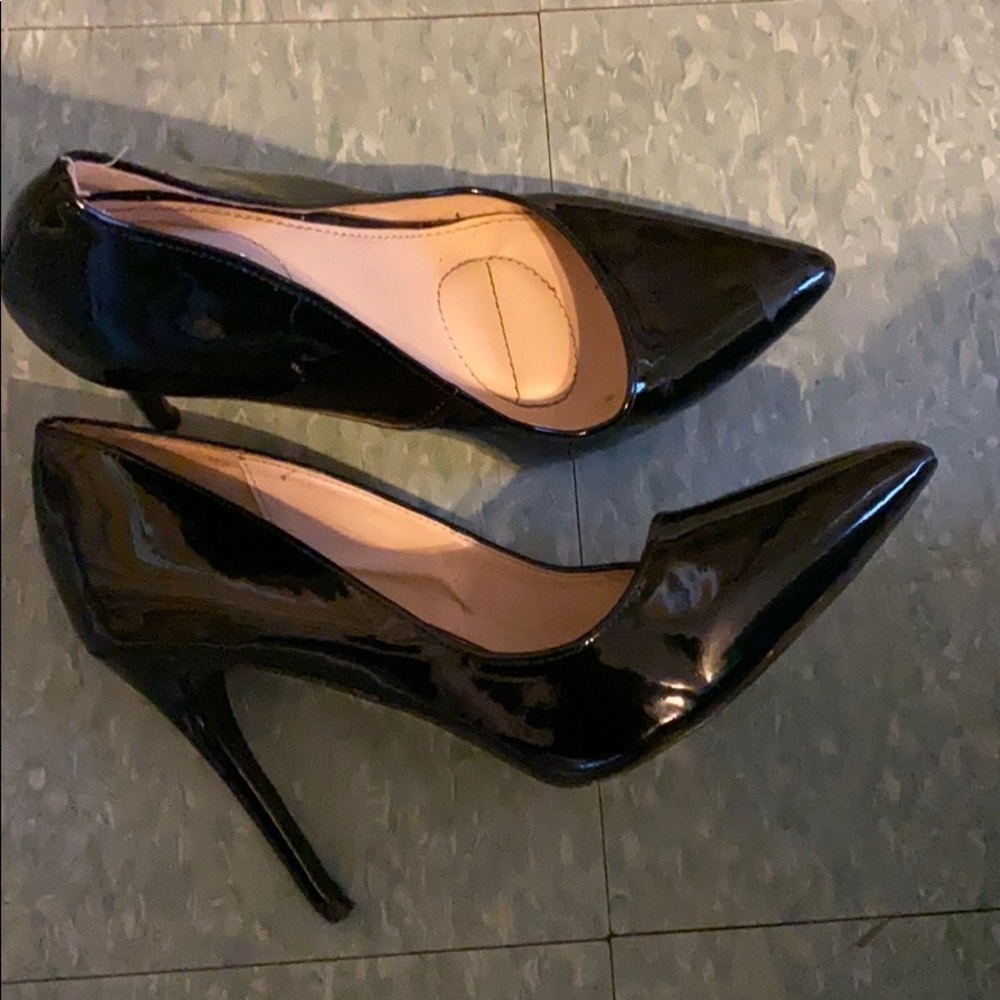 Rouge Helium 8 1/2 Black Heels